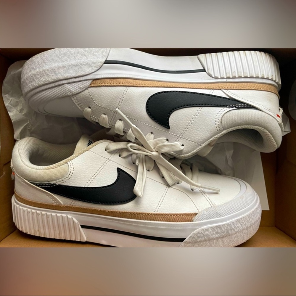 Nike White and Black Athletic Shoes with Classic Design